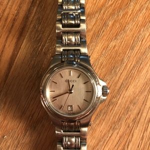 Authentic Ladies Gucci 9040L Watch